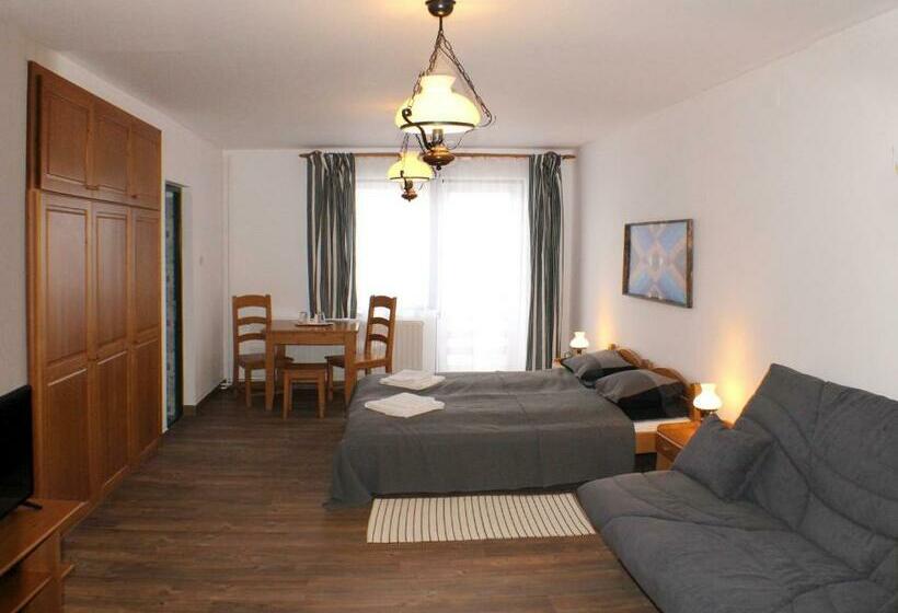 ファミリールーム, Súgó Panzió Madarasi Hargita