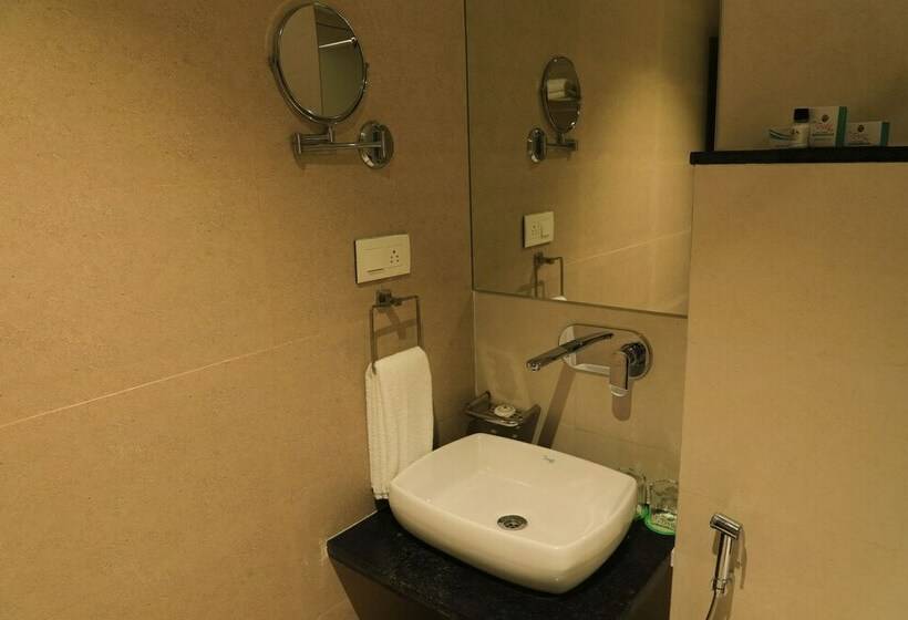 חדר דלוקס, The Byke Suraj Club, Junagadh