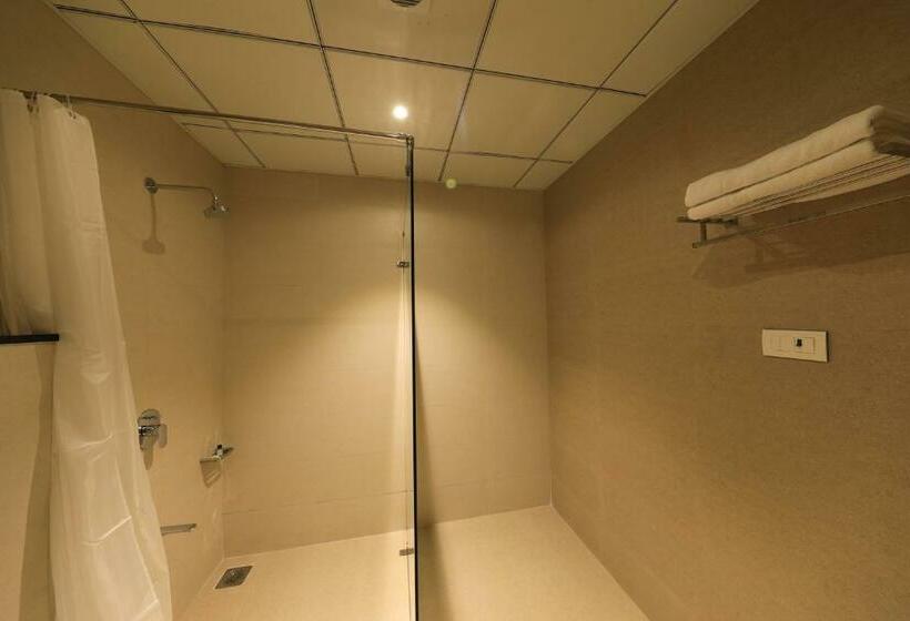 חדר סופריור עם מיטת קינג, The Byke Suraj Club, Junagadh