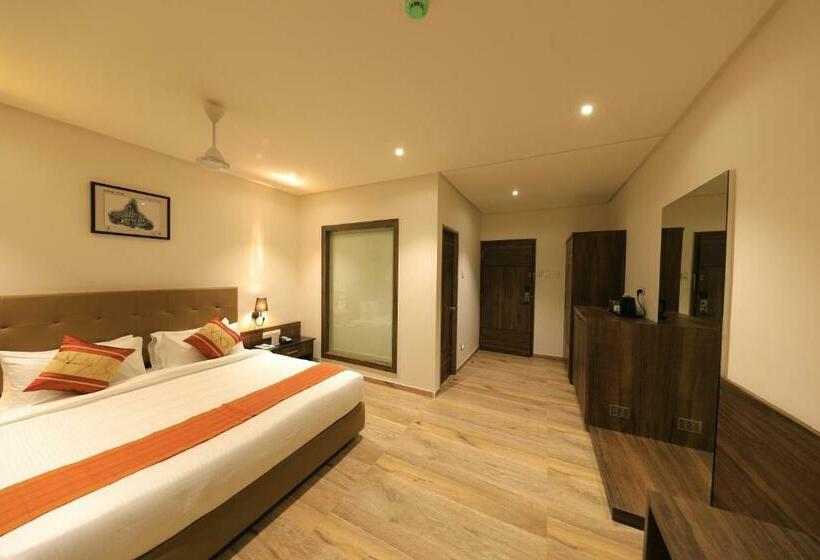 סוויטה, The Byke Suraj Club, Junagadh