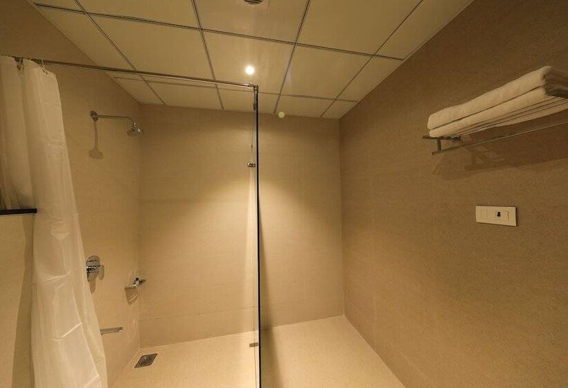 חדר דלוקס, The Byke Suraj Club, Junagadh