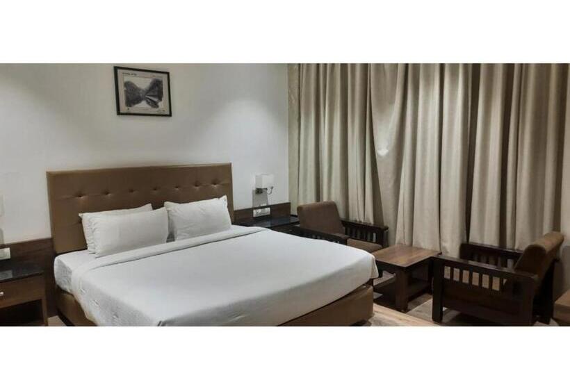 חדר דלוקס, The Byke Suraj Club, Junagadh