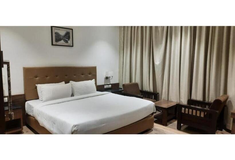 חדר דלוקס, The Byke Suraj Club, Junagadh