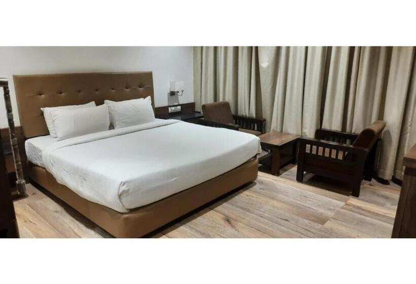 חדר דלוקס, The Byke Suraj Club, Junagadh