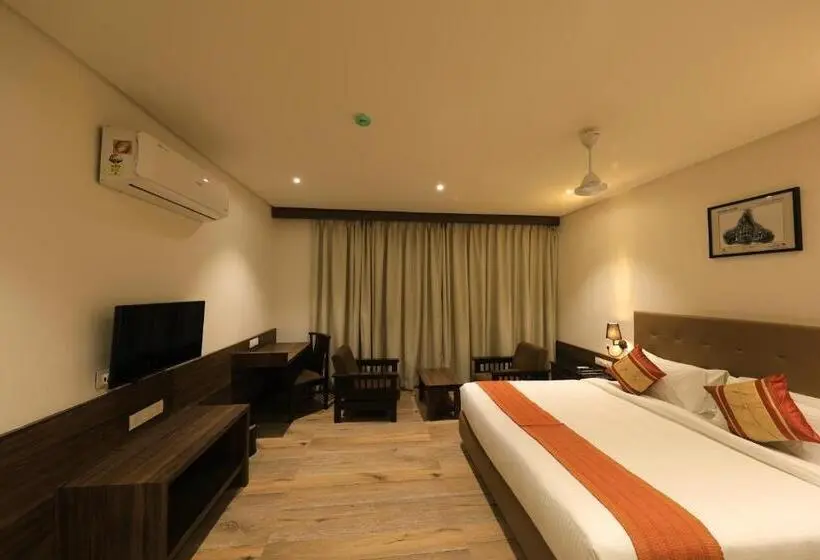 キングサイズベッドのスーペリアルーム, The Byke Suraj Club, Junagadh