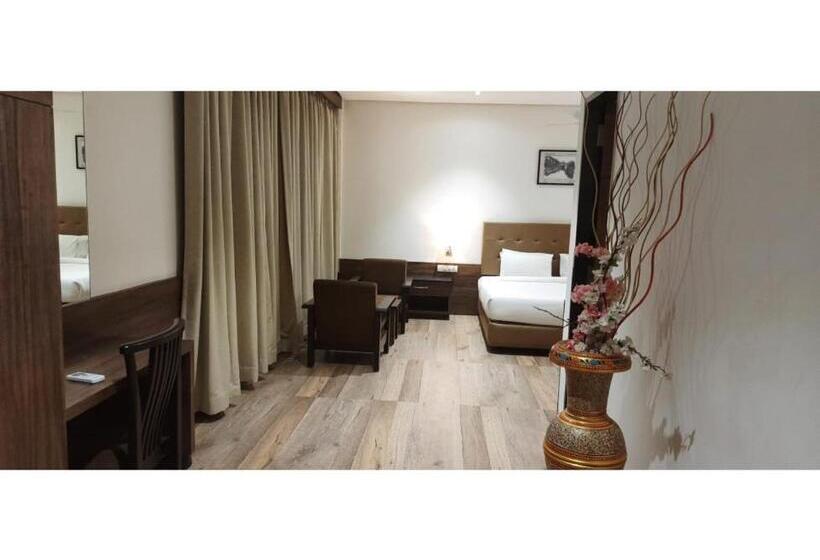 סוויטה, The Byke Suraj Club, Junagadh