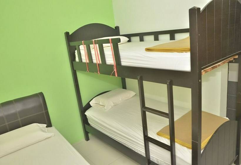 غرفة قياسية ثلاثية, Yee Tai Cafe & Inn