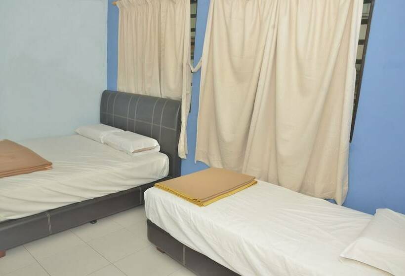 غرفة قياسية ثلاثية, Yee Tai Cafe & Inn