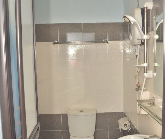 غرفة قياسية ثلاثية, Yee Tai Cafe & Inn