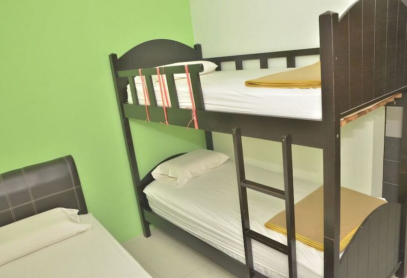 غرفة قياسية ثلاثية, Yee Tai Cafe & Inn