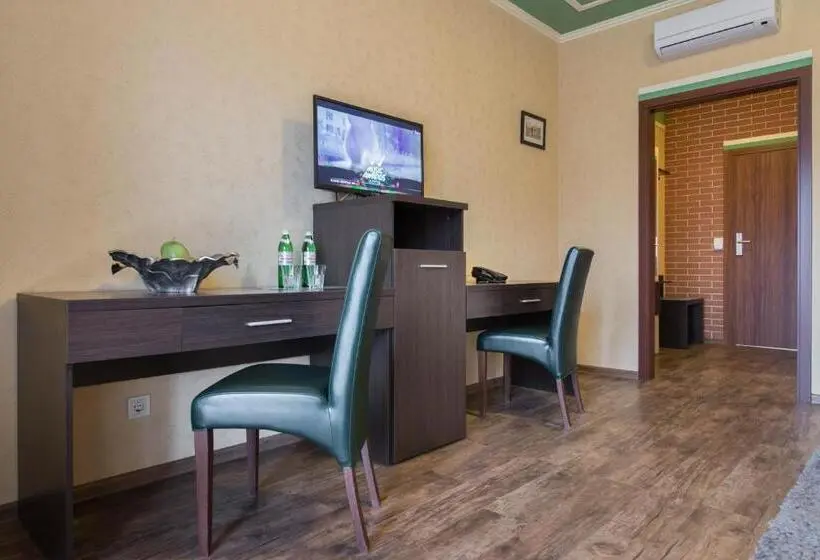 Camera Standard, Green Villa