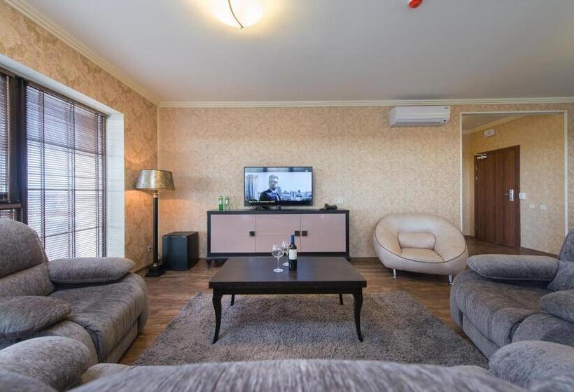 جناح, Green Villa