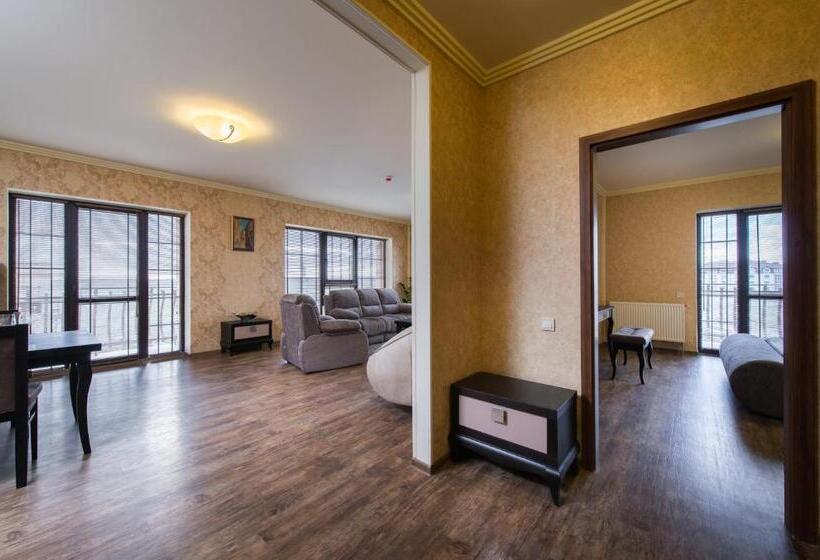 جناح, Green Villa