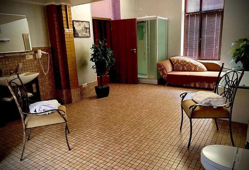 جناح دوبلكس, Green Villa