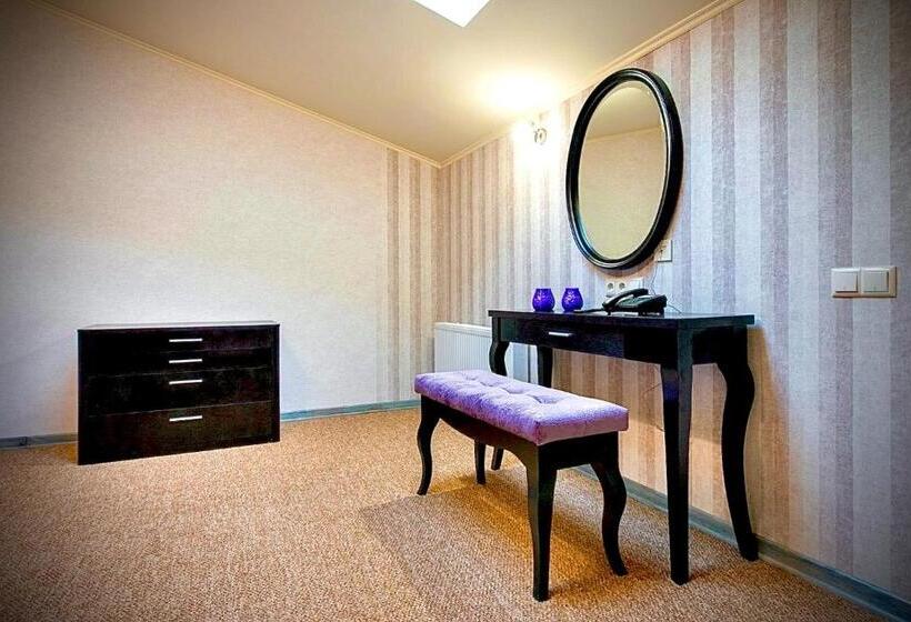 جناح دوبلكس, Green Villa