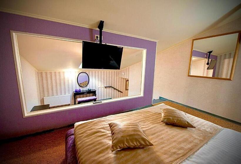 جناح دوبلكس, Green Villa