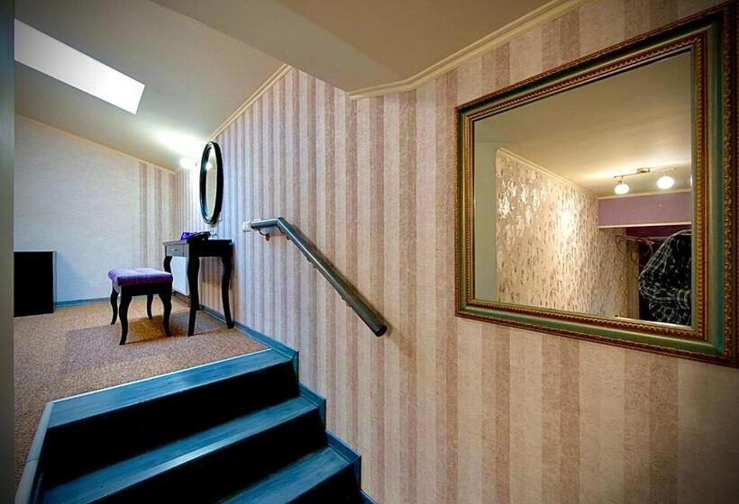 جناح دوبلكس, Green Villa