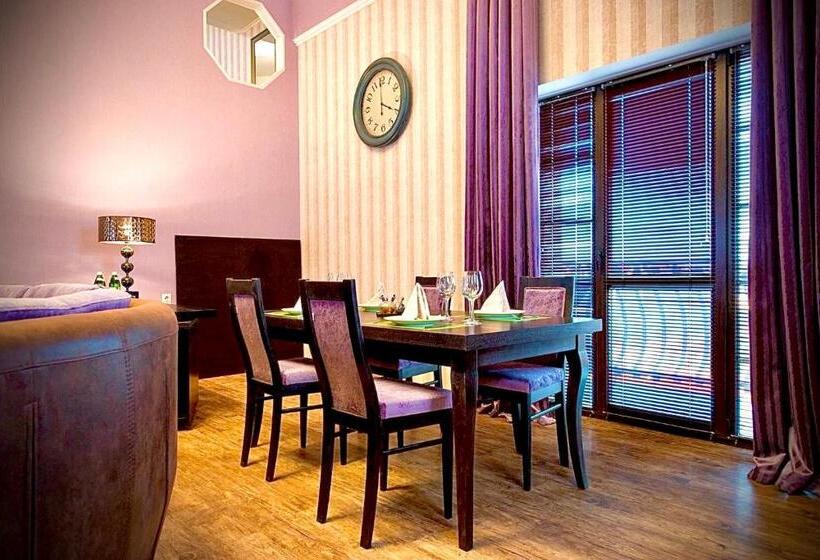 جناح دوبلكس, Green Villa