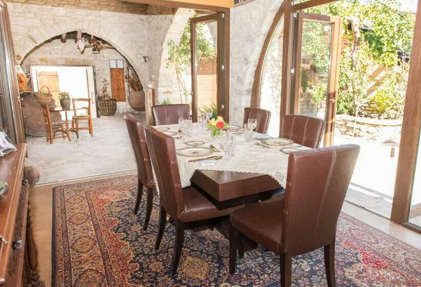 غرفة قياسية, Our House