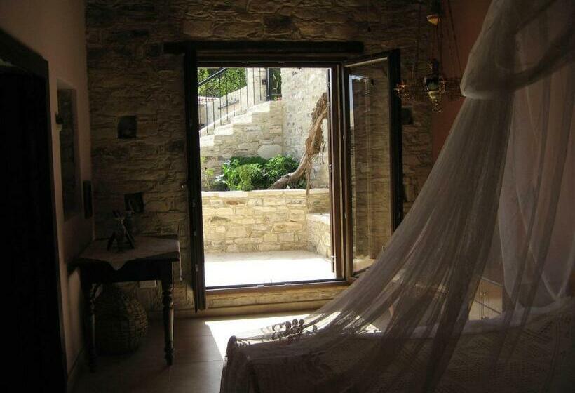 غرفة قياسية, Our House