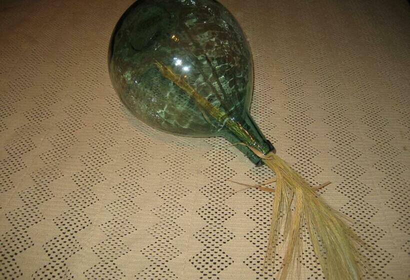 غرفة قياسية, Our House