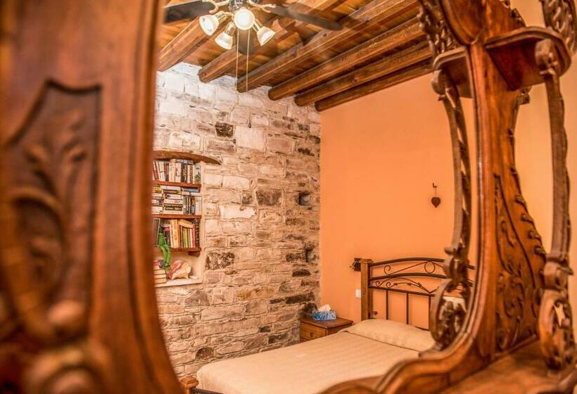 غرفة قياسية, Our House