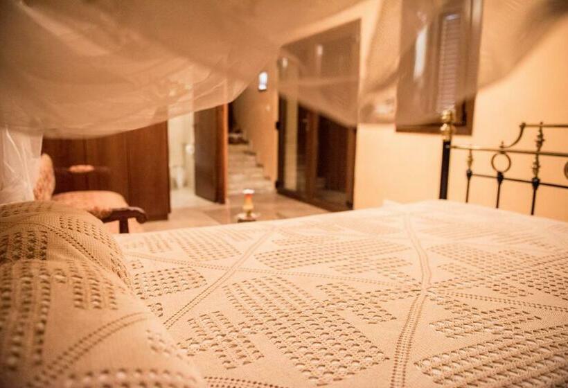 غرفة قياسية, Our House