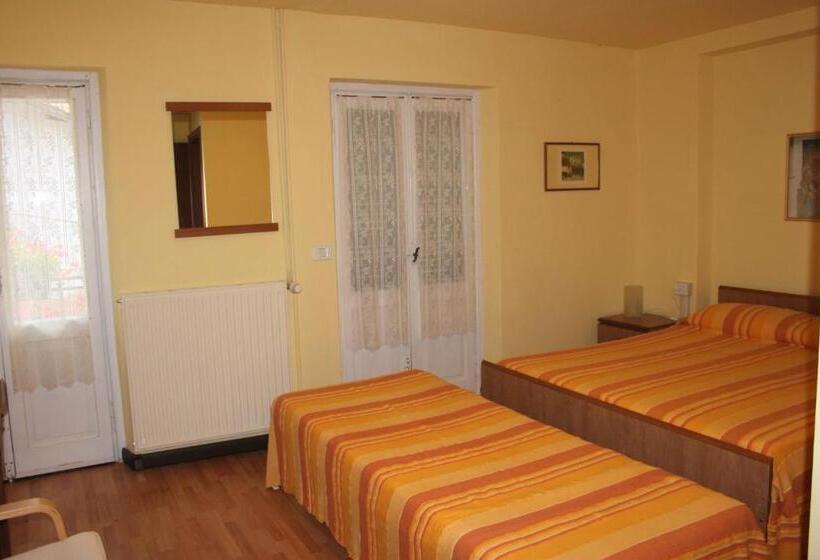 غرفة قياسية ثلاثية, Locanda Del Pittore