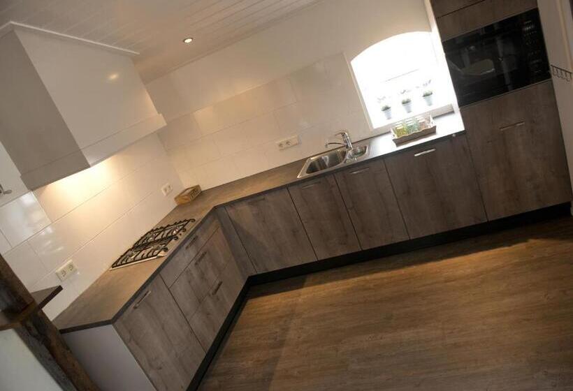 3ベッドルームハウス, Erve Fakkert