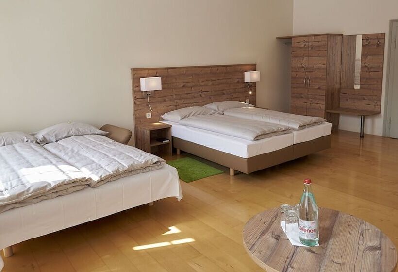 חדר סטנדרט לארבעה, Klosterhotel Kreuz