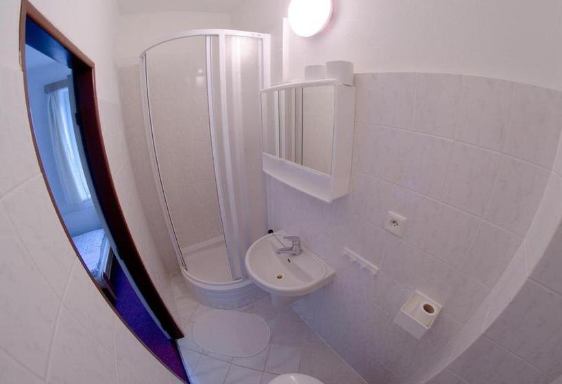 Четырехместный Номер Economy, Rohanov