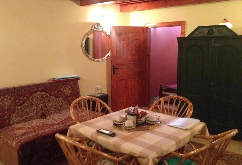 סוויטה, Pensiunea Carmen