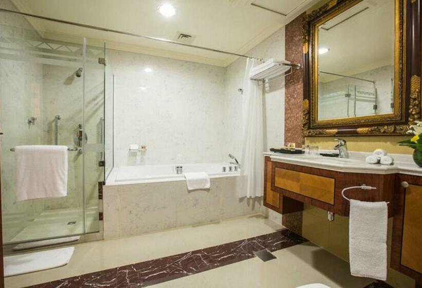 سوئیت رویال, Al Raha Beach