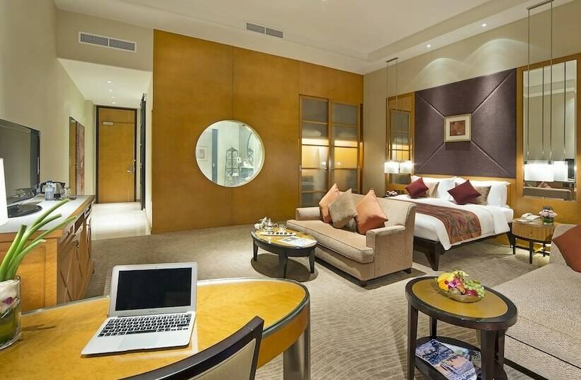 سوییت جونیور, Al Raha Beach