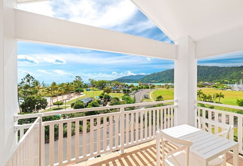 جناح, Airlie Beach