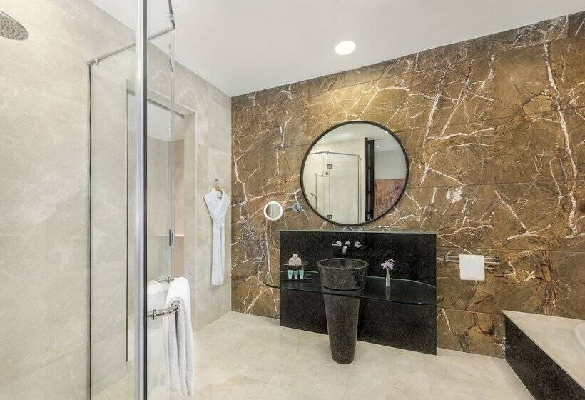 سوییت جونیور, Al Raha Beach