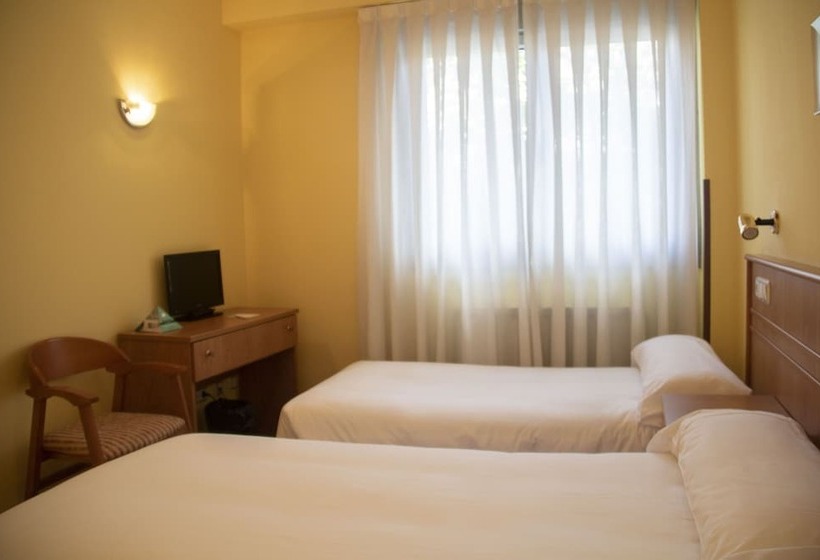 اتاق استاندارد سه نفره, Alda Estación Oviedo