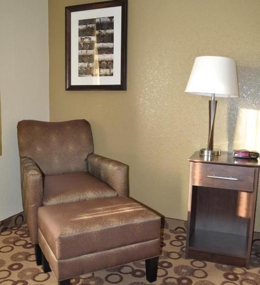 מיטת קינג בסוויטה, Spark By Hilton Cedar Falls