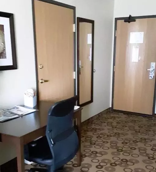 سوئیت برای معلولان, Spark By Hilton Cedar Falls