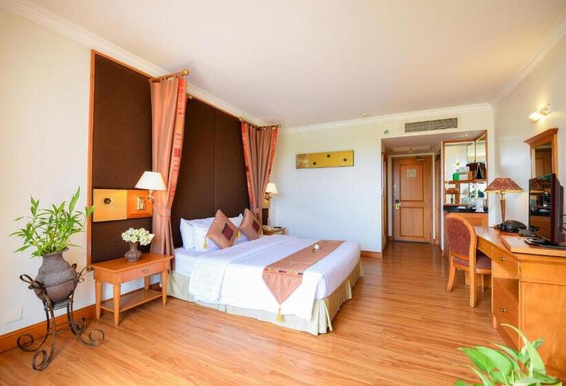 带泳池观景的豪华房, Angkor Century Resort & Spa
