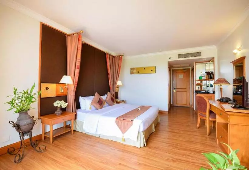 プールの見えるデラックスルーム, Angkor Century Resort & Spa