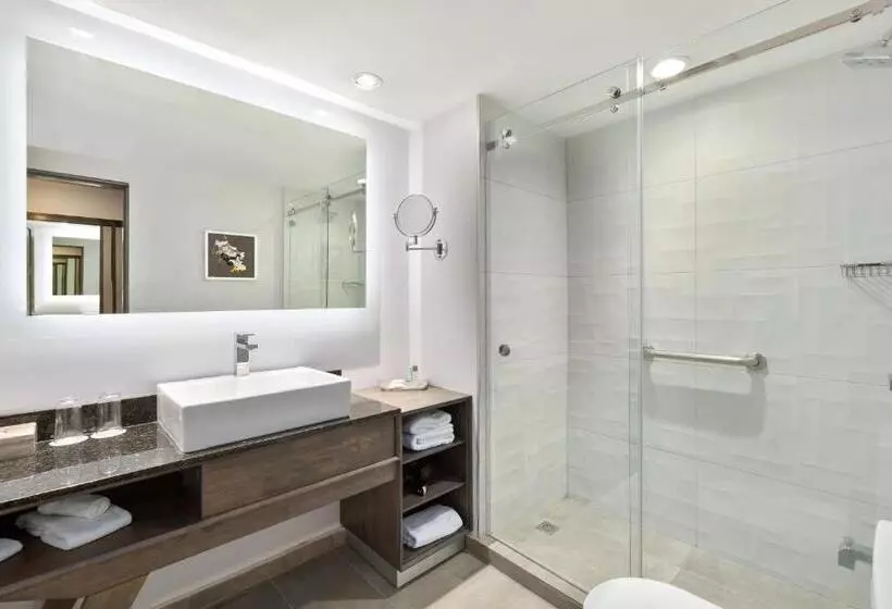 キングサイズベッドのクラブルーム, Crowne Plaza San Jose La Sabana, An Ihg