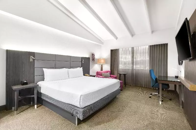 キングサイズベッドのスタンダードルーム, Crowne Plaza San Jose La Sabana, An Ihg