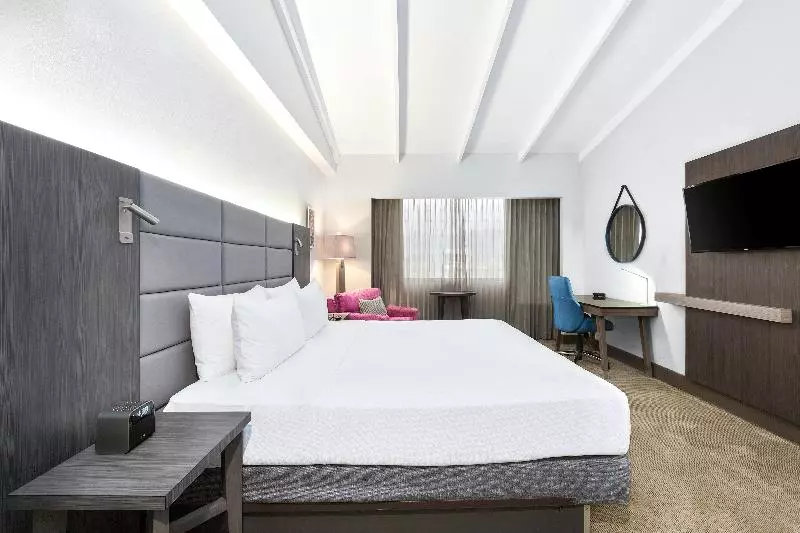 キングサイズベッドのスタンダードルーム, Crowne Plaza San Jose La Sabana, An Ihg