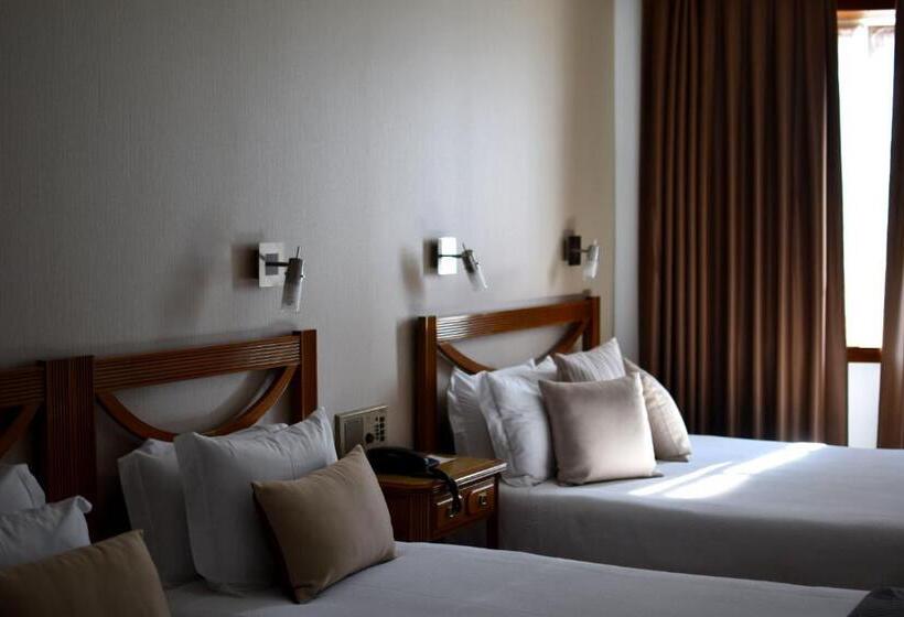 اتاق استاندارد سه نفره, Dona Sofia