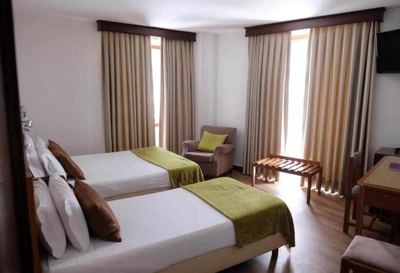 اتاق استاندارد سه نفره, Dona Sofia