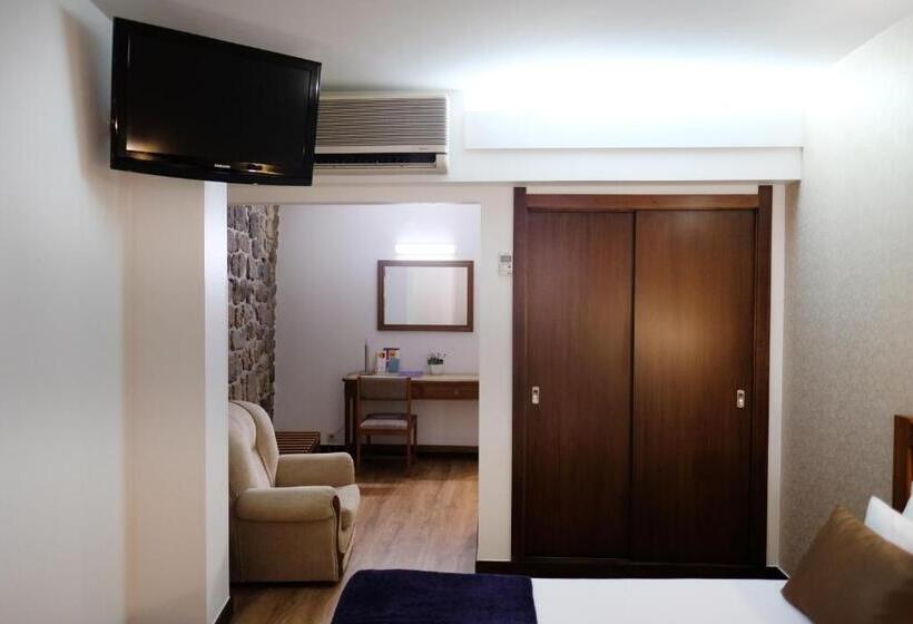 اتاق استاندارد سه نفره, Dona Sofia