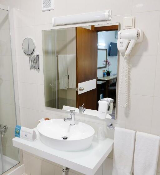 اتاق استاندارد سه نفره, Dona Sofia