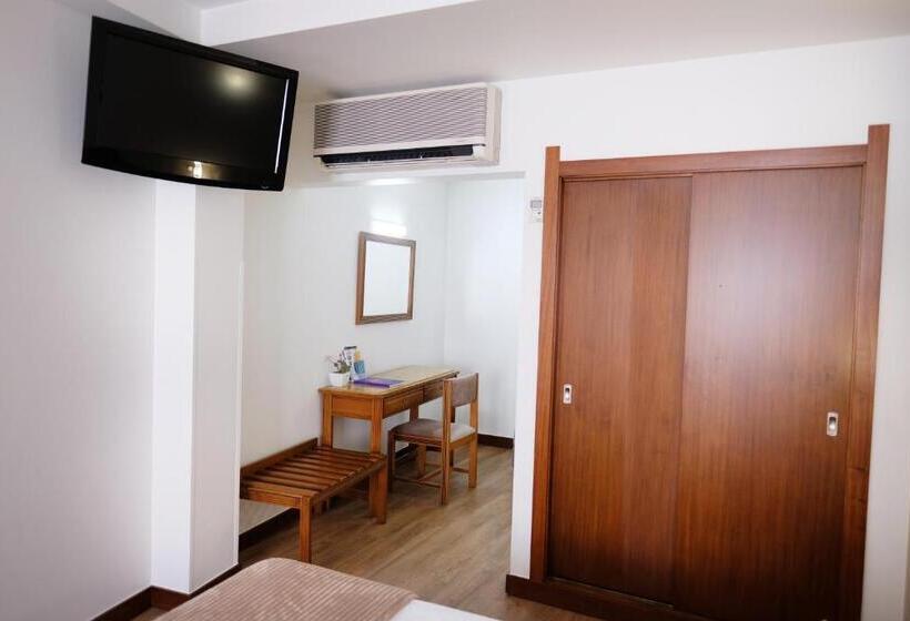 اتاق استاندارد سه نفره, Dona Sofia