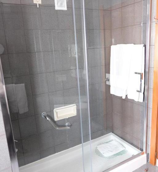 اتاق استاندارد سه نفره, Dona Sofia